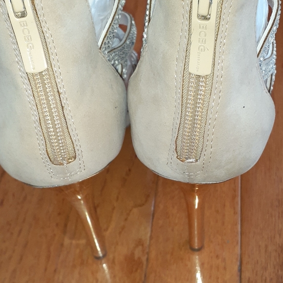🥳🥳SOLD🥳🥳BCBG Tan Sandals - Picture 4 of 4